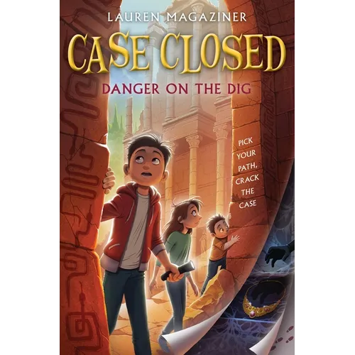 Case Closed #4: Danger on the Dig - Paperback