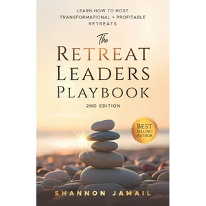 The Retreat Leaders Playbook: Learn to Host Transformational + Profitable Retreats - Paperback